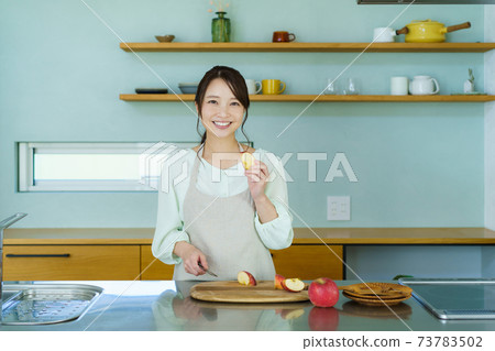簡單的廚房女人 73783502