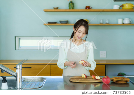 簡單的廚房女人 73783505