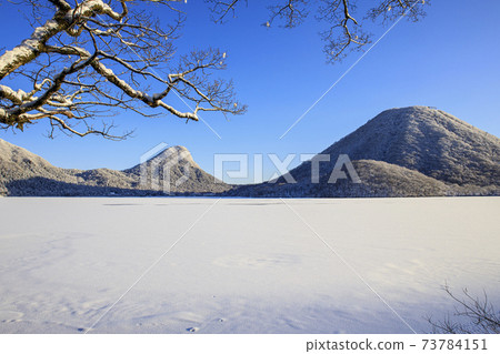 哈魯納山 哈魯納山 哈魯納湖 雪景 照片素材 圖片 圖庫