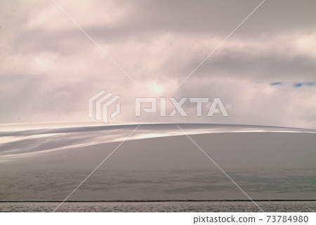 The ice field in Alaska is like a desert The ice field in Alaska is like a desert 73784980