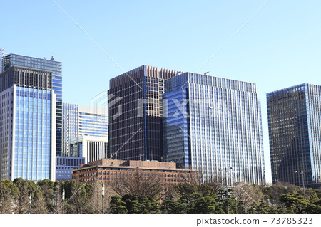 Marunouchi Building in Chiyoda-ku seen from the Imperial Palace side (along Hibiya-dori) 73785323