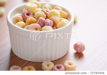Cereal flakes in bowl ceramic with copy space,Breakfast concept.Food with delicious fruity taste and fruity colours.It's made with maize,wheat,and barley. 73785936