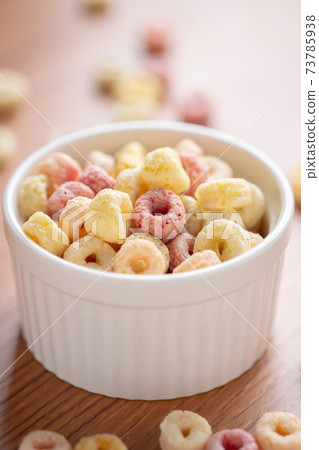 Cereal flakes in bowl ceramic with copy space,Breakfast concept.Food with delicious fruity taste and fruity colours.It's made with maize,wheat,and barley. 73785938