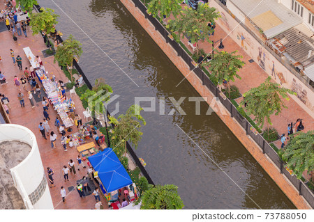 Aerial top view of tourists, paddling a boat, canoe or kayak in Bangkok Ong. Ang Canal in Thailand. People lifestyle adventure activity recreation. Walking street. 73788050