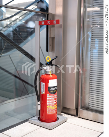 安裝在商業設施中的滅火器 安裝在商業設施中的滅火器 73788178