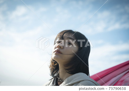 Emotional portrait of a woman with a clean cloth 73790638