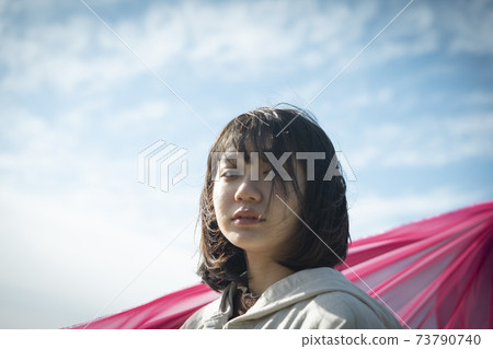 Emotional portrait of a woman with a clean cloth Emotional portrait of a woman with a clean cloth 73790740