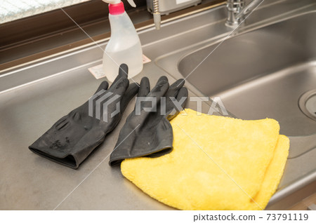 Cleaning tools around the kitchen Cleaning tools around the kitchen 73791119