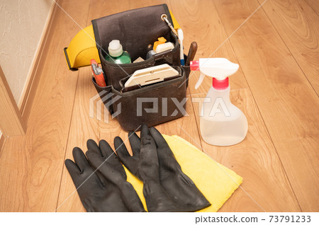 House cleaning craftsman's waist bag 73791233