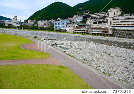 岐阜縣下呂市下呂溫泉噴泉池 73791250