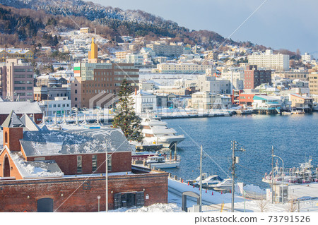 函館港在聖誕節附近的12月的一個下雪天 照片素材 圖片 圖庫