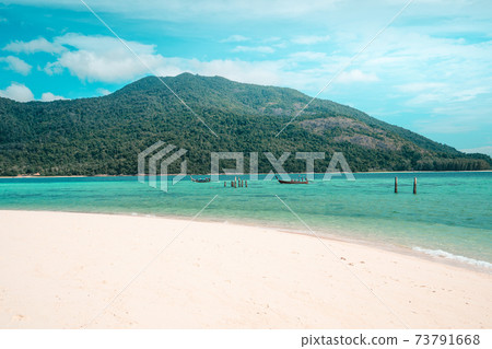 Blue sea and white beaches on Koh Lipe.Sea travel Blue sea and white beaches on Koh Lipe.Sea travel 73791668