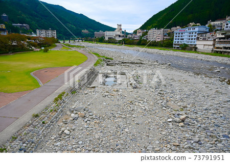 下呂溫泉飛ida河噴泉池下呂市 73791951