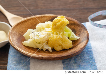 Boiled vegetables cabbage and yellow cauliflower Boiled vegetables cabbage and yellow cauliflower 73793245