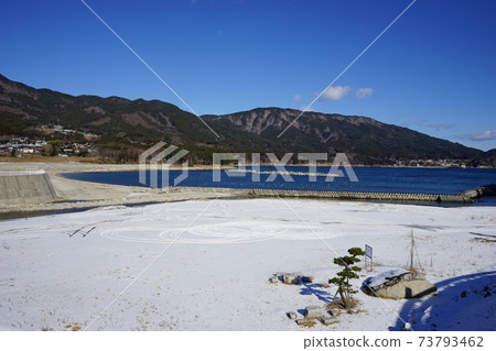 Sanriku Yoshihama coast in winter 73793462