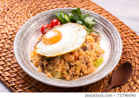 Nasi goreng  73796040
