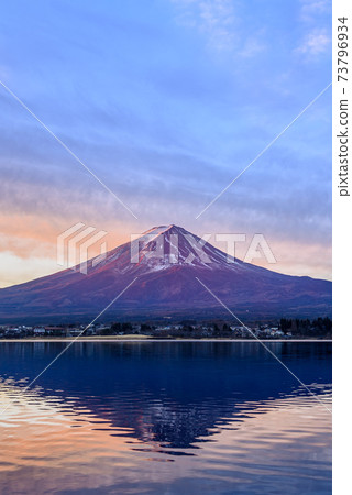 Red Fuji at dawn and fantastic sky gradation 73796934