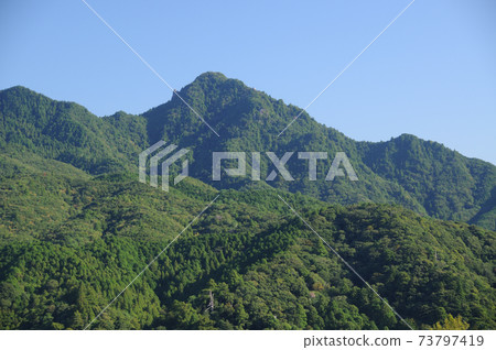 從那智高原(Nachi Kogen)眺望的su六a山 從那智高原(Nachi Kogen)眺望的su六a山 73797419