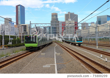 Yamanote Line E235 series and Keihin Tohoku Line E233 series at Takanawa Gateway Station Yamanote Line E235 series and Keihin Tohoku Line E233 series at Takanawa Gateway Station 73800209