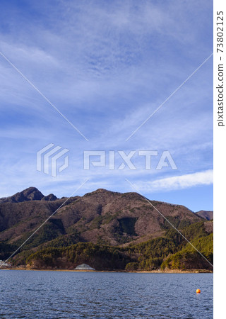 Sunny winter sky and Misaka Mountains Sunny winter sky and Misaka Mountains 73802125