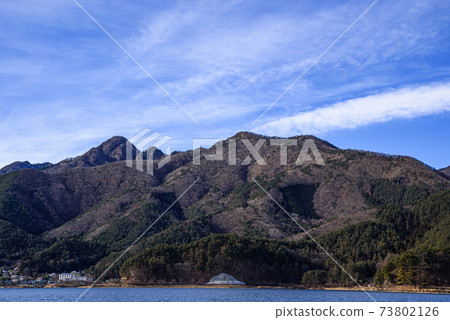 Sunny winter sky and Misaka Mountains Sunny winter sky and Misaka Mountains 73802126
