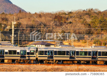 Series 207 that inspects the departure area before the rush to return home on the Shin-Sanda Electric Railway 73806365