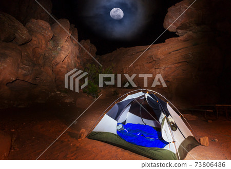 Night camping 73806486