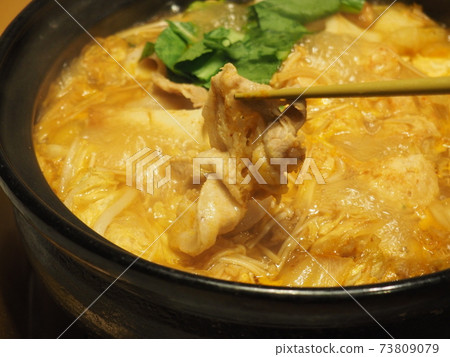 Boiled clay pot meat 73809079