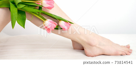 Woman's legs with tulips flowers Woman's legs with tulips flowers 73814541