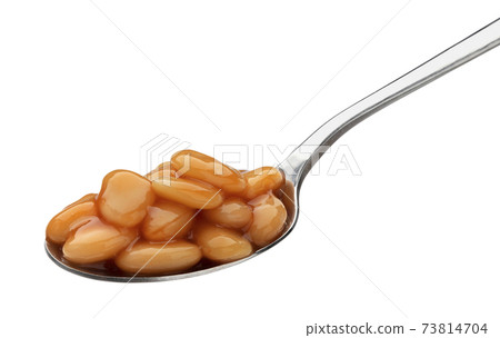 Spoon of baked beans in tomato sauce isolated on white background Spoon of baked beans in tomato sauce isolated on white background 73814704