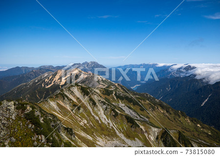 《北阿爾卑斯山》從穗所山頂到赤石山,黑部湖和立山山脈 《北阿爾卑斯山》從穗所山頂到赤石山,黑部湖和立山山脈 73815080