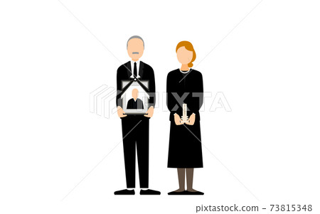 年長的夫婦站在太平間平板電腦 年長的夫婦站在太平間平板電腦 73815348