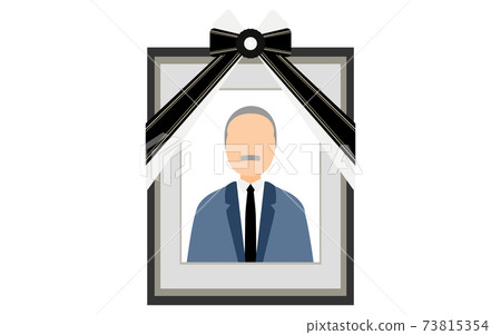 一套西裝的老人反映在死者身上 73815354