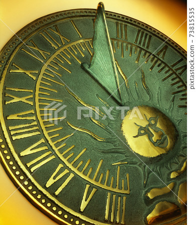 Sundial - a device for telling the time Sundial - a device for telling the time 73815535