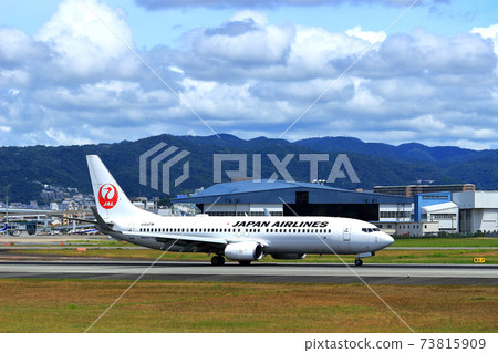 大阪國際機場飛機JAL反向運行著陸 大阪國際機場飛機JAL反向運行著陸 73815909