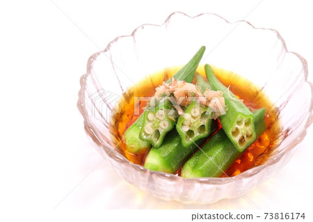 Cross section of boiled okra 73816174