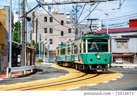 Fujisawa City, Kanagawa Prefecture Enoden (road section between Enoshima and Koshigoe) 73818673