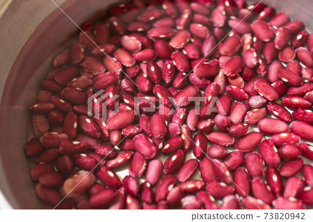 Up of Kintoki beans soaked in water 73820942