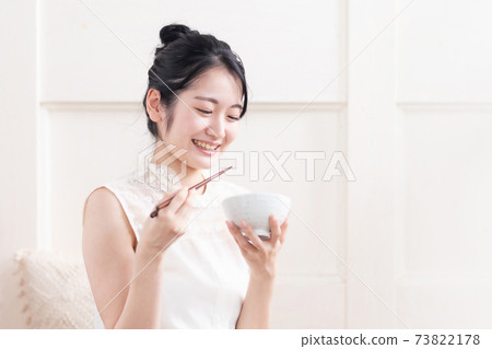 吃白米的婦女 吃白米的婦女 73822178