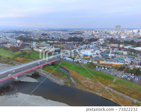 多摩市單軌電車/ JR立川站與無人機的鳥瞰圖(東京日野市) 多摩市單軌電車/ JR立川站與無人機的鳥瞰圖(東京日野市) 73822232