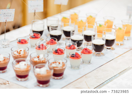 Dessert buffet 73823985