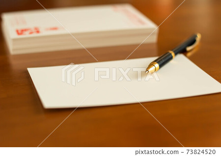 Image of writing a New Year's card 73824520