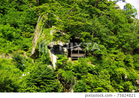 Hojuyama Tateishi Temple "Yamadera" after the rainy season 73824821