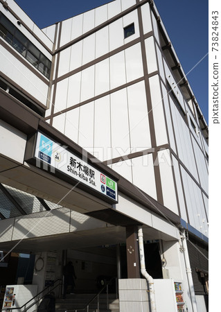 Shin-Kiba Station. Keiyo Line, Yurakucho Line 73824843