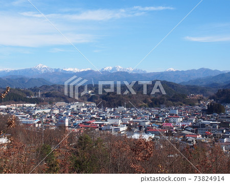 Hida Takayama, townscape and Northern Alps in early winter 73824914