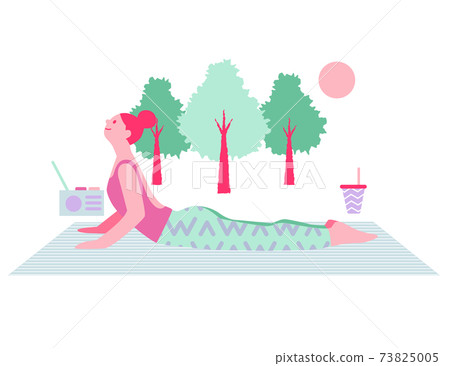 做瑜伽的少婦在公園在度假 73825005