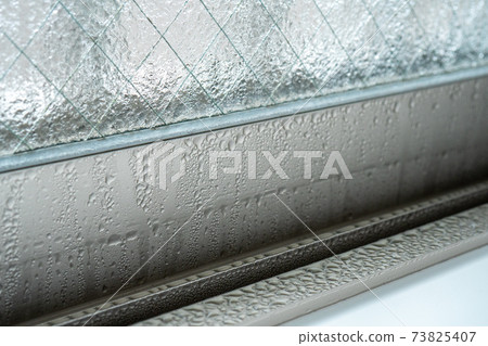 Condensation on windows (aluminum sash) 73825407