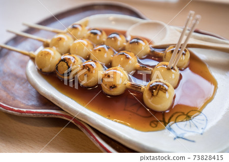 Mitarashi dumpling  73828415