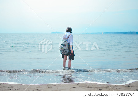 女學生穿制服入海 女學生穿制服入海 73828764