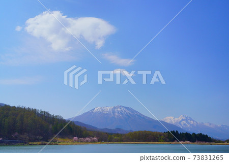 Clouds spring from Lake Reisenji, Iizuna Town in early spring to Mt. Kurohime and Mt. Myoko Clouds spring from Lake Reisenji, Iizuna Town in early spring to Mt. Kurohime and Mt. Myoko 73831265